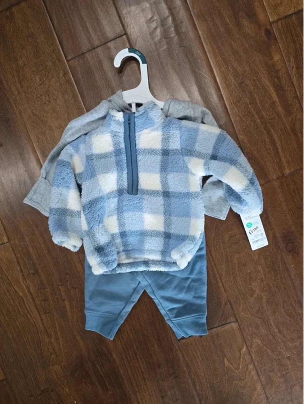 3m brand new three piece outfit set from carter's item 286G4